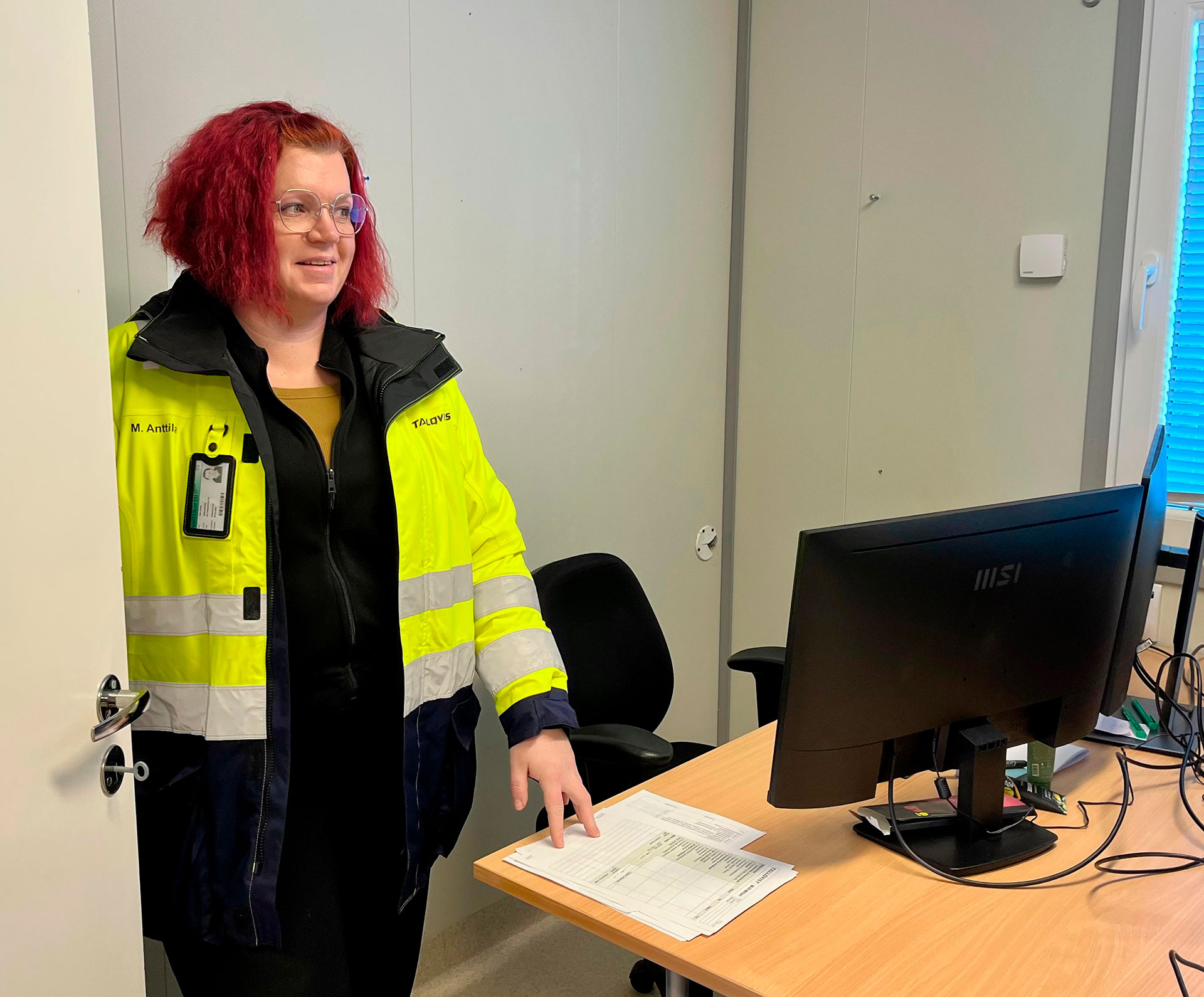 Miia työpäällikkö työmaalla